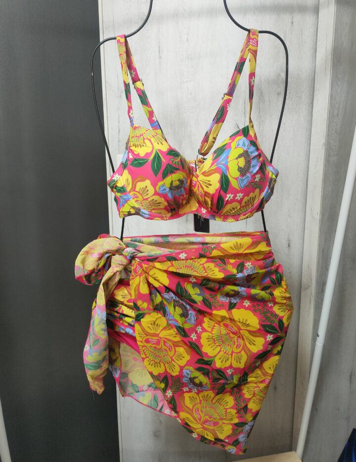 Bikini floral amarillo