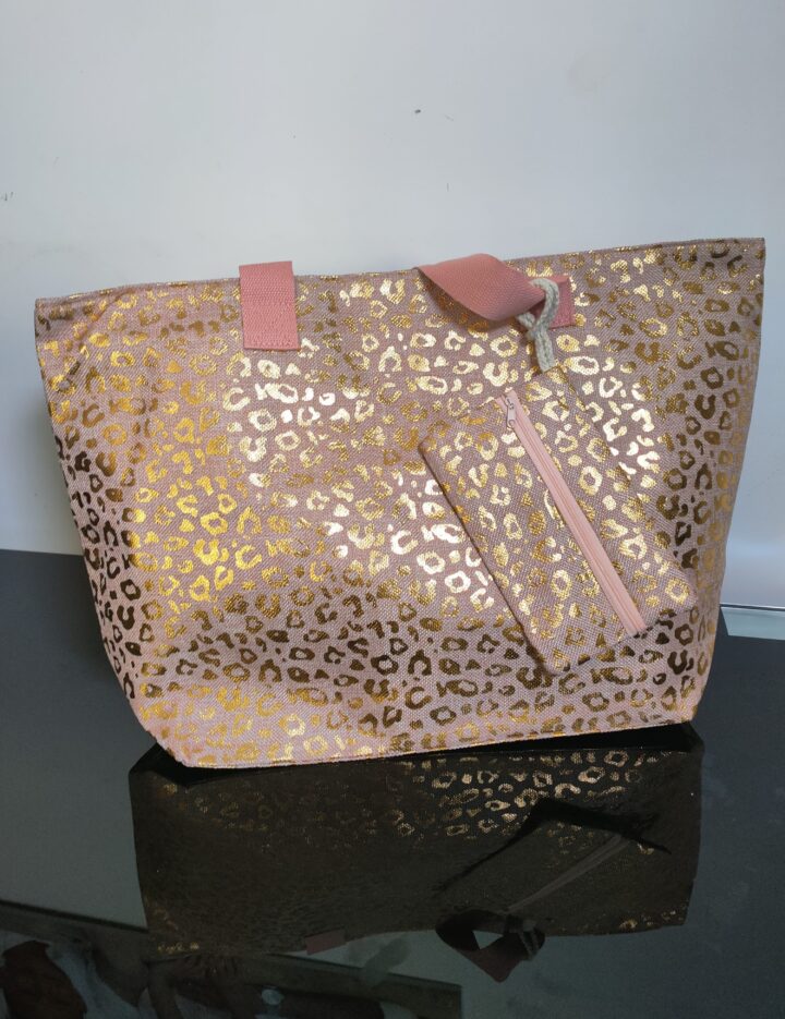 Bolso de playa leopardo rosa.